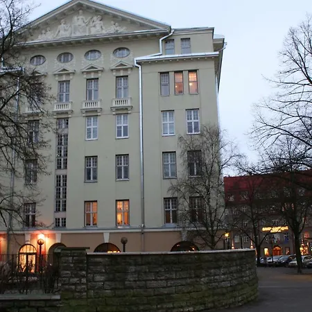 Old Town 2 Bedroom Apartment, Sauna 탈린